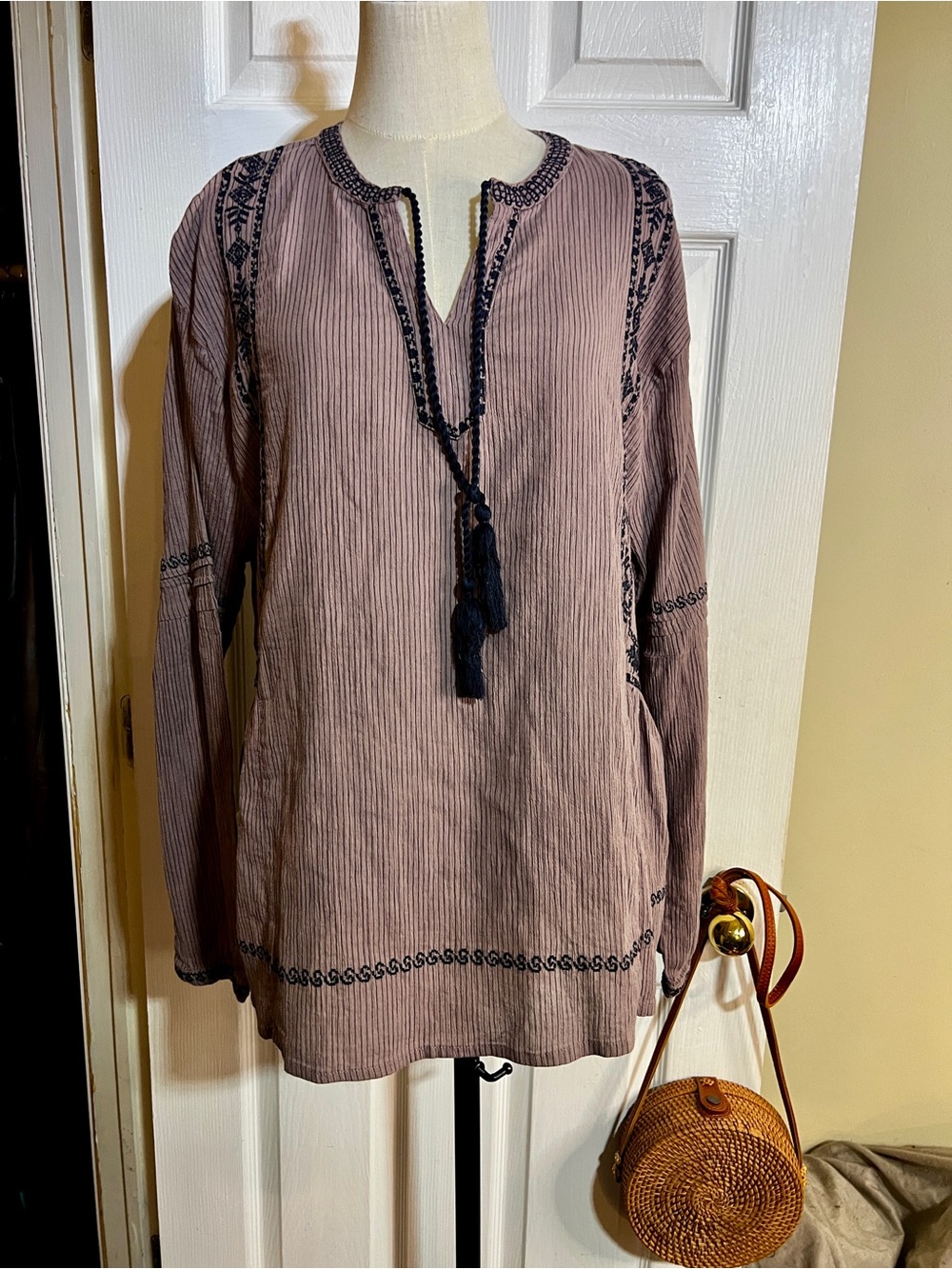 Garnet Hill Wms Mauve Navy Organic Cotton Stripe Embroidery Peasant Top 18